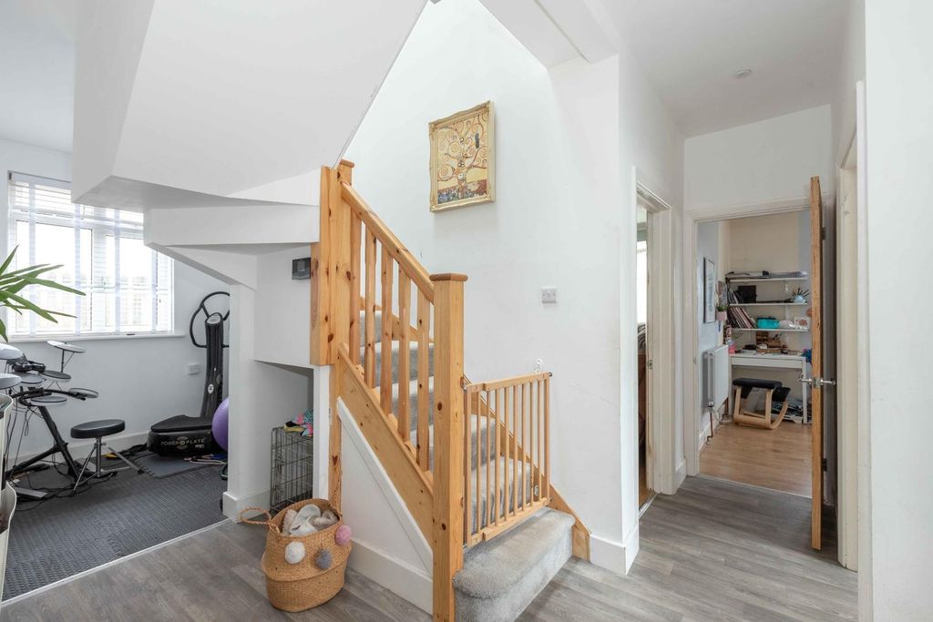 Property photo 3 of 23 Griffith-14.Jpg