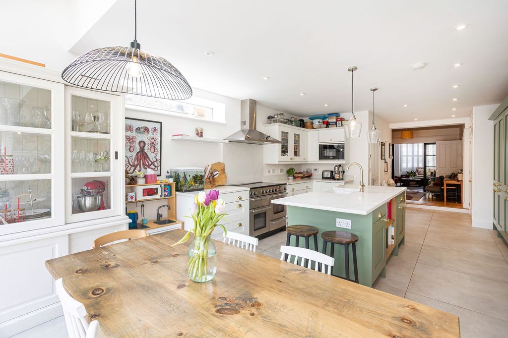 Property photo 3 of 21 Kitchen