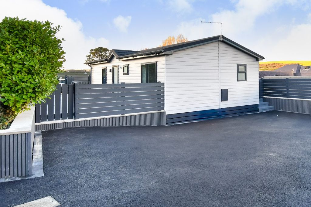 Property photo 3 of 13 04 Warren L40.Jpg