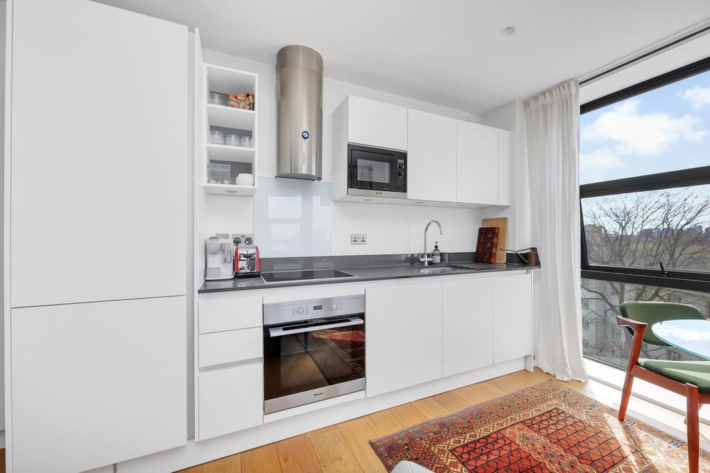 Property photo 2 of 13 Picture No. 14