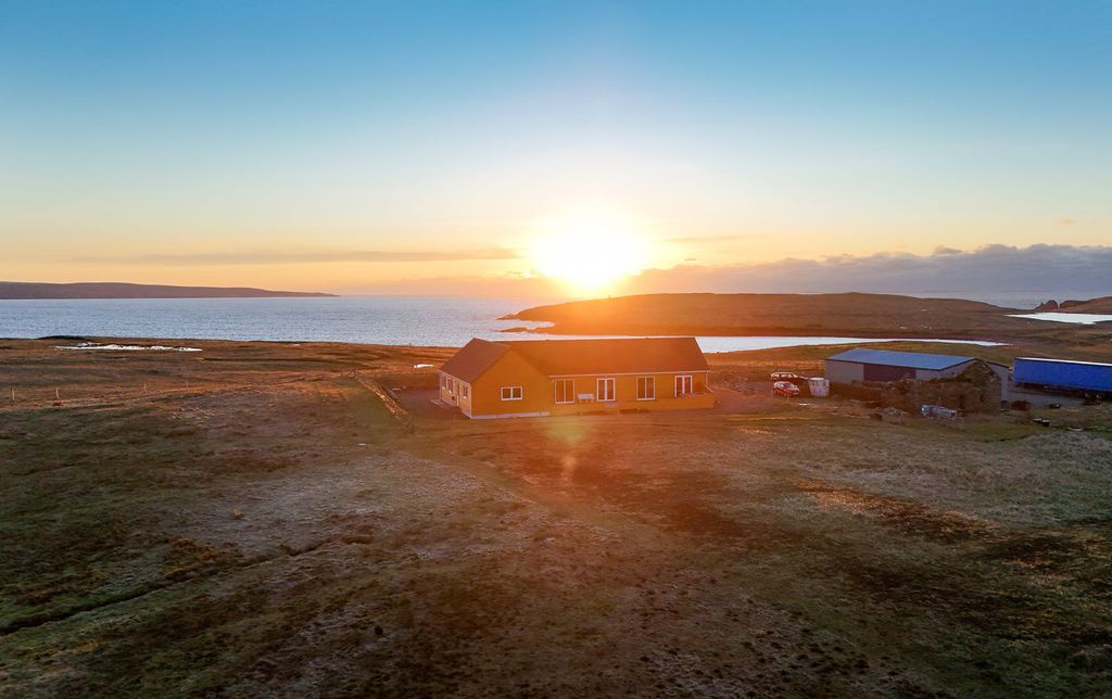 Property photo 3 of 44