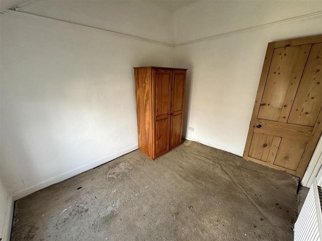 Property photo 3 of 7 Spacious Room With Classic Wooden Wardrobe...