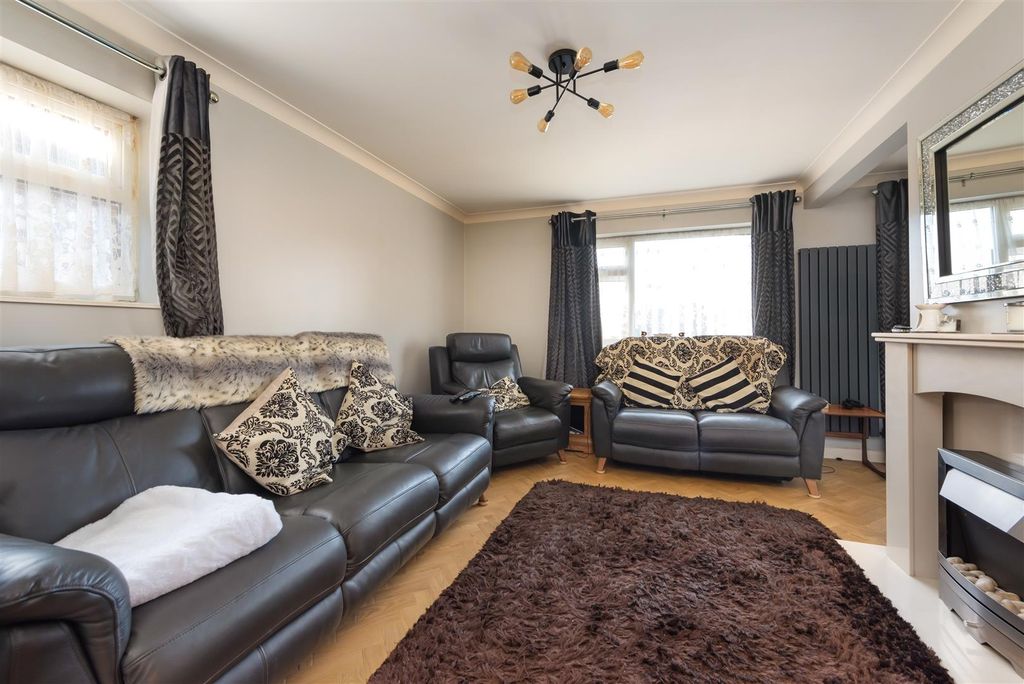 Property photo 3 of 13 Strode Park Road, Herne Bay