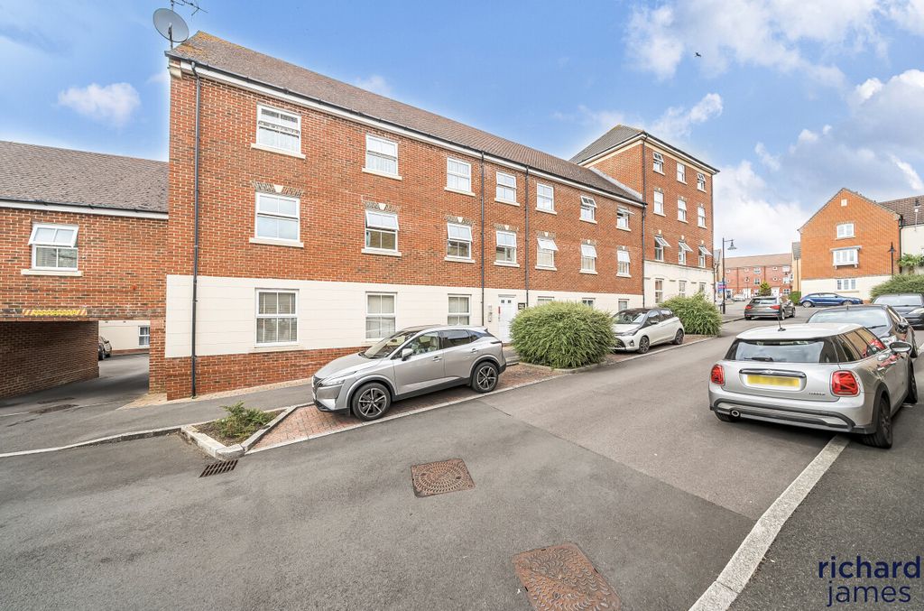 Property photo 1 of 11 0Fe63d3568F44E25B3374E426092616E