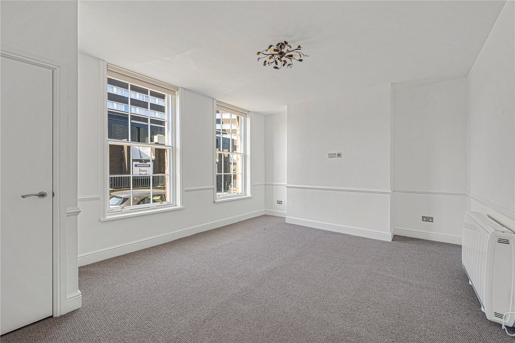 Property photo 2 of 11 Picture No. 15