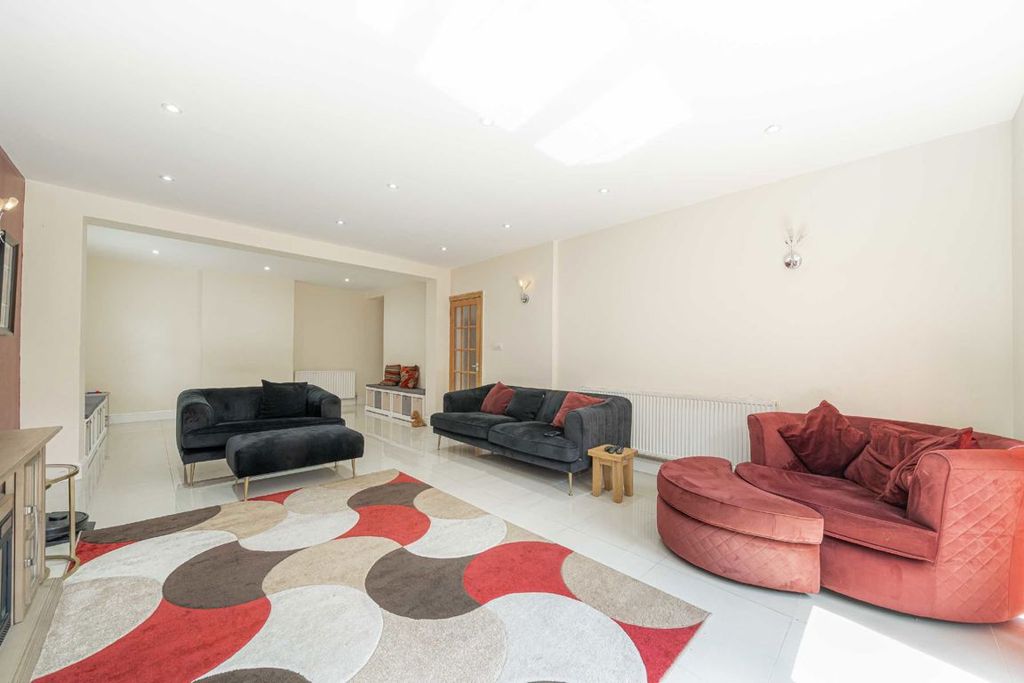 Property photo 2 of 7