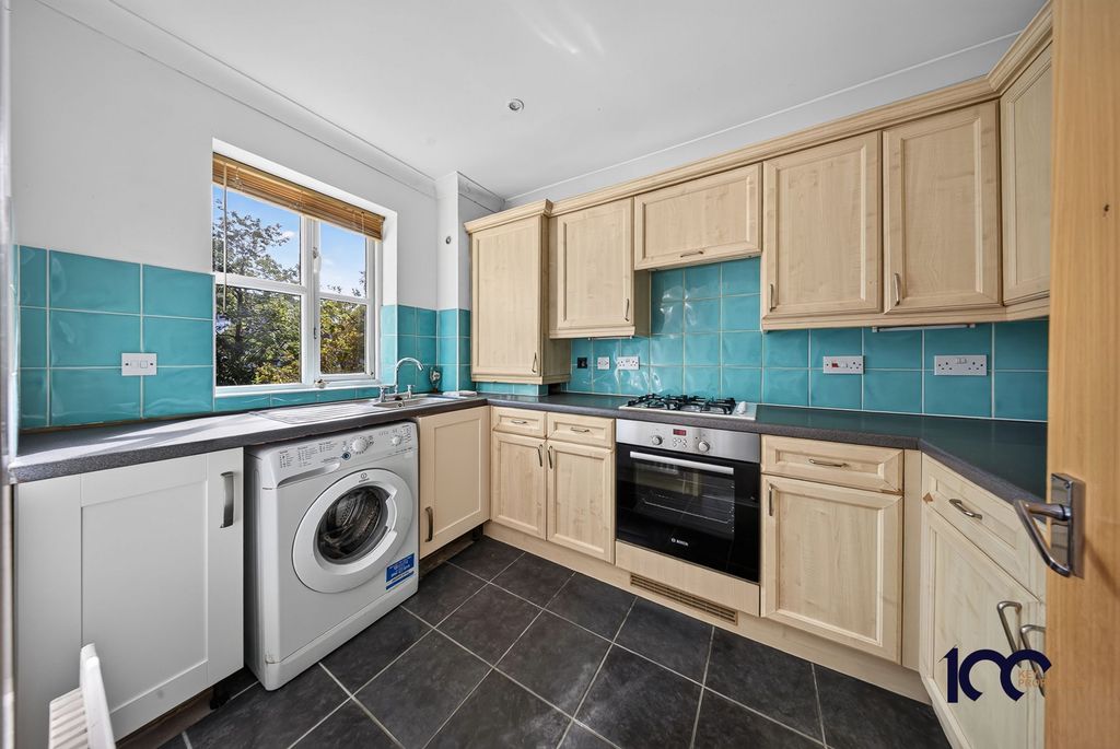 Property photo 2 of 33