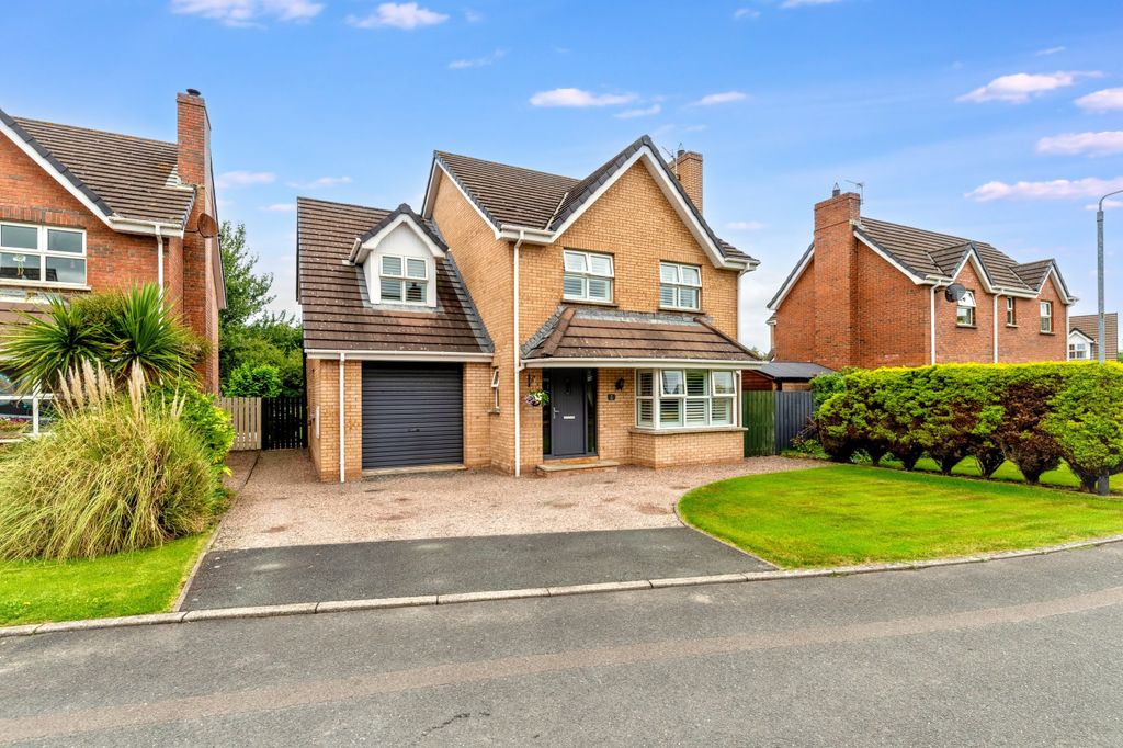 Property photo 1 of 39 004