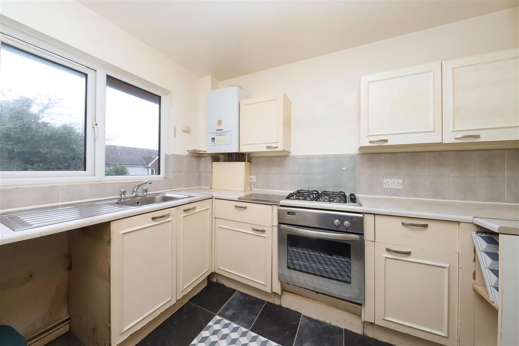 Property photo 3 of 7 Kitchen