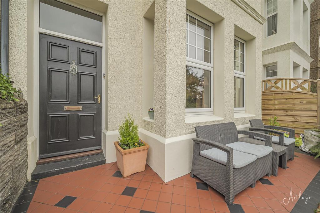 Property photo 1 of 36 Entrance