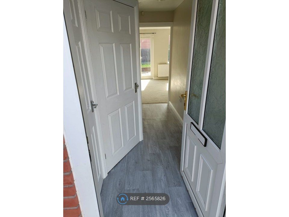 Property photo 3 of 15 Hallway