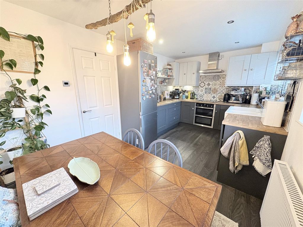 Property photo 3 of 19 Kitchen/Diner