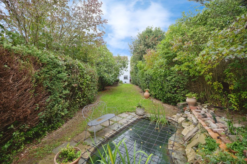 Property photo 2 of 20