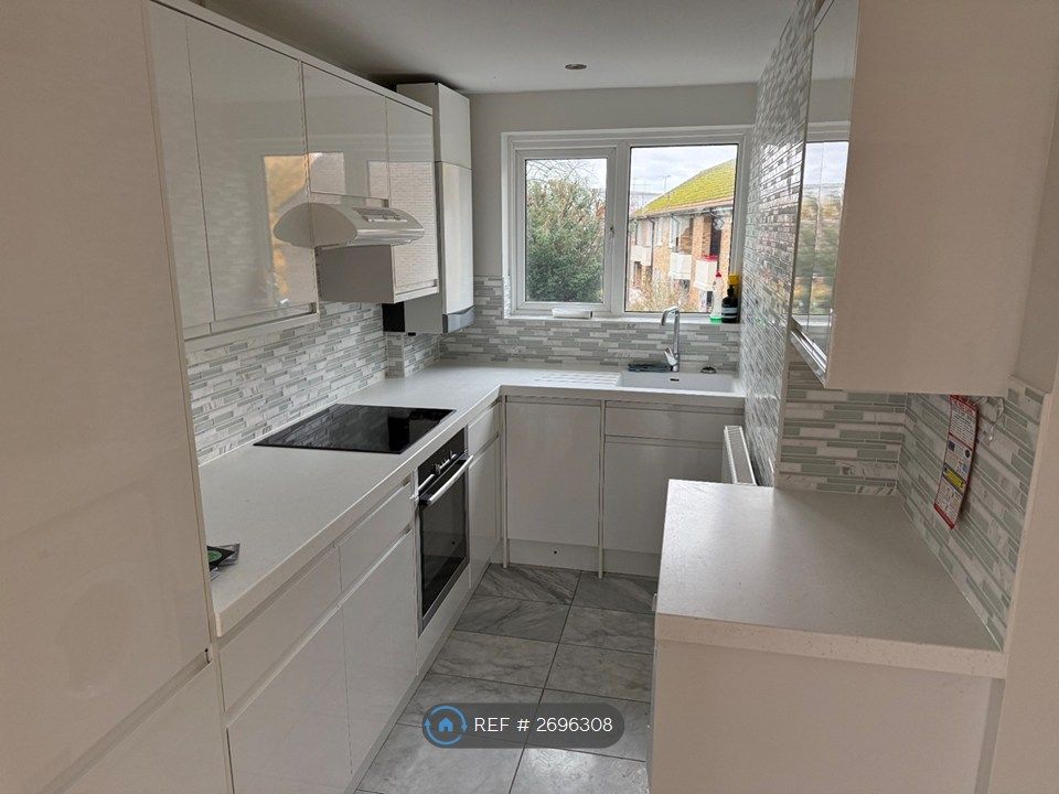 Property photo 1 of 4 Kitchen