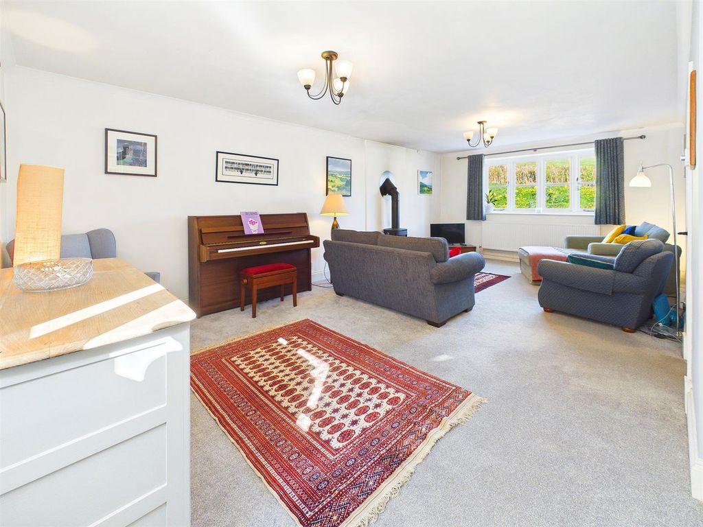 Property photo 2 of 26 Sitting Room