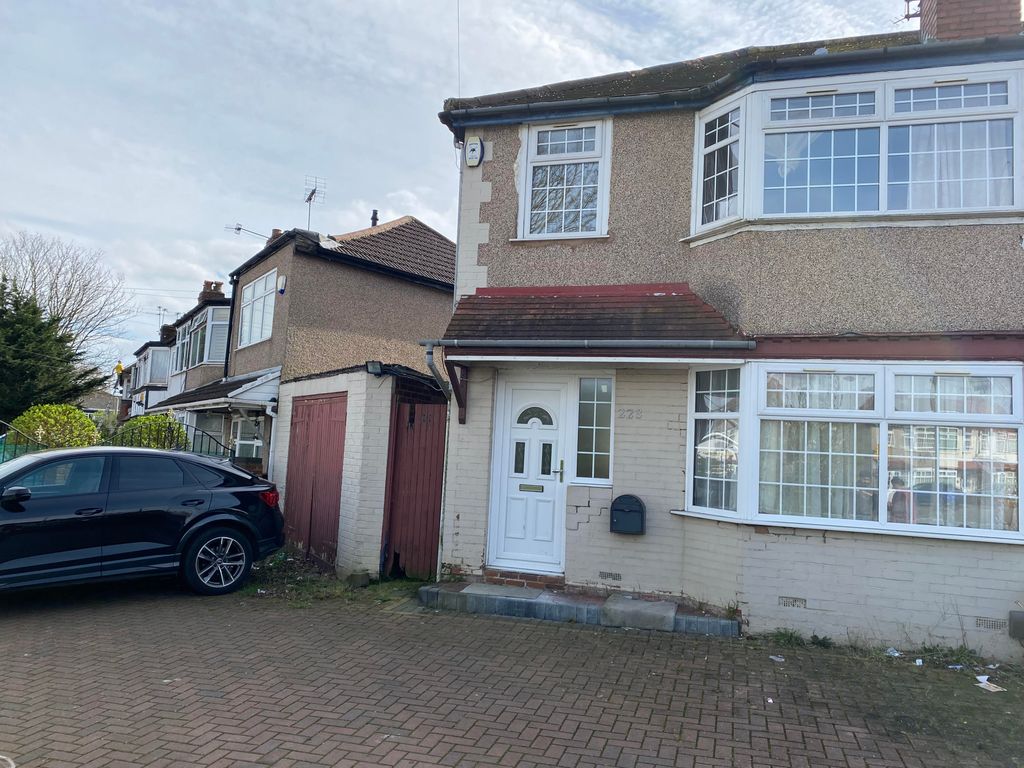 Property photo 1 of 13 223 Balmoral Drive