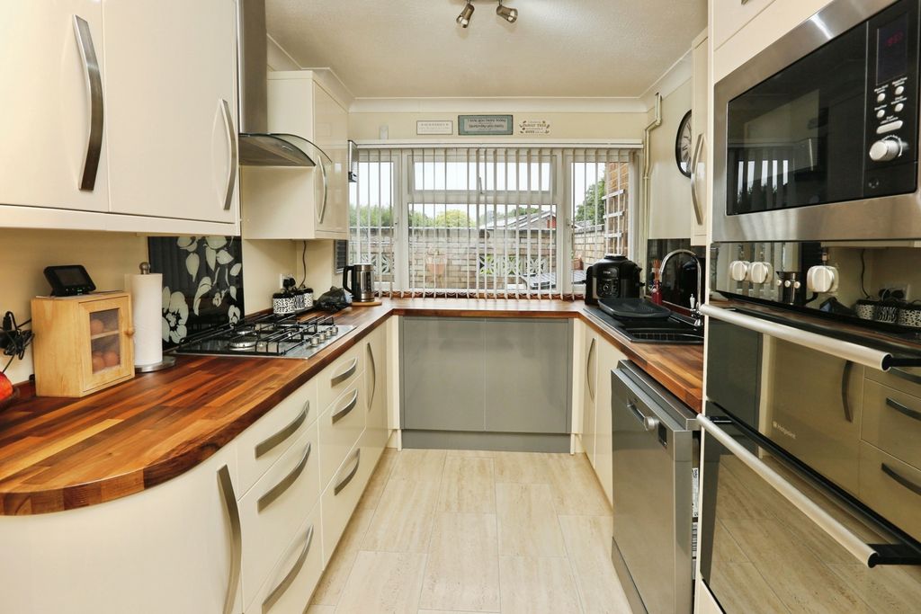 Property photo 3 of 17 Photo