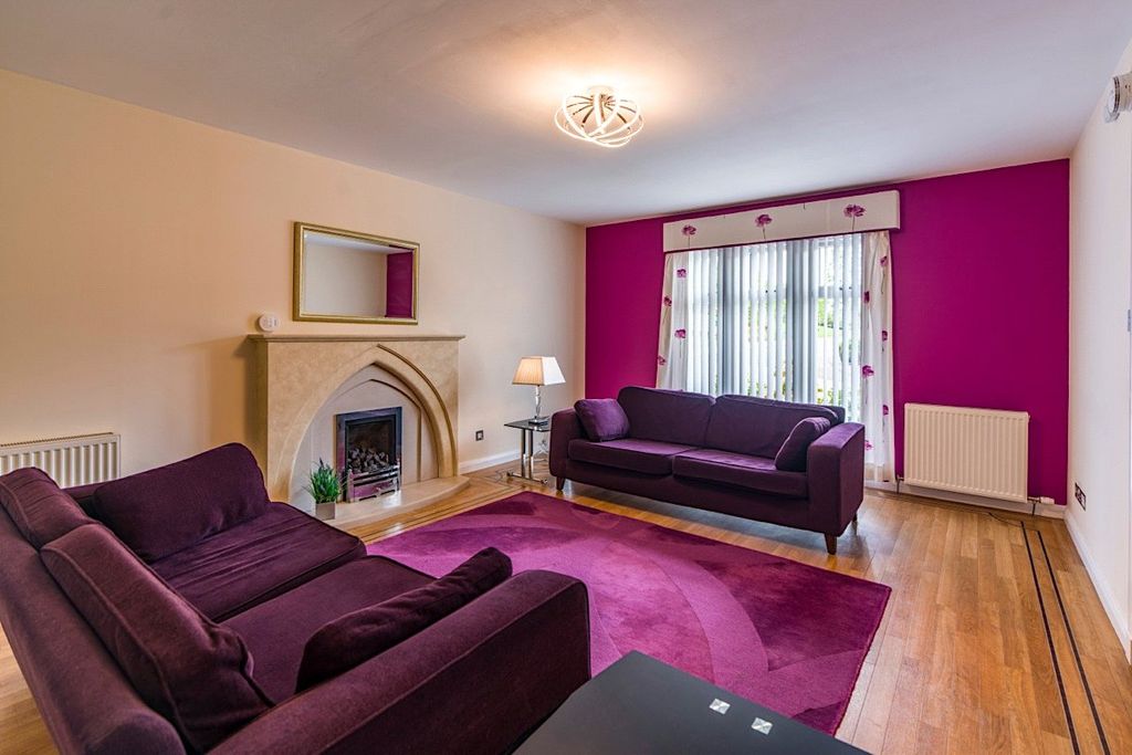 Property photo 2 of 34 Kepplestone Gardens