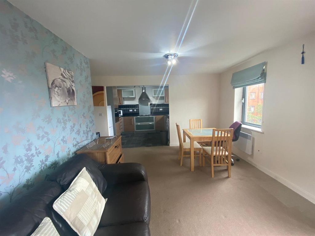 Property photo 2 of 28
