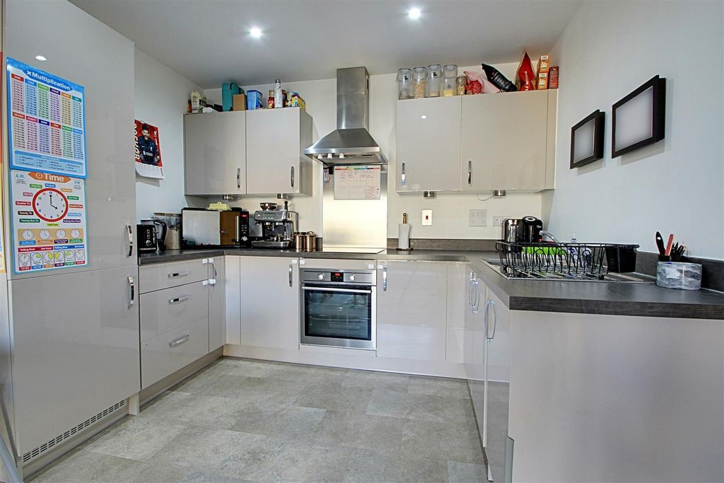 Property photo 3 of 15 Kitchen 1.Jpg