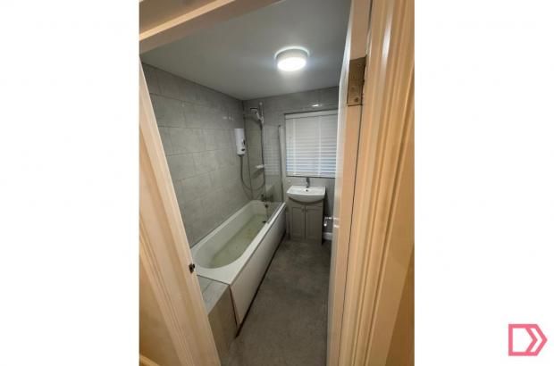 Property photo 1 of 9 Bathroom (1).Jpg