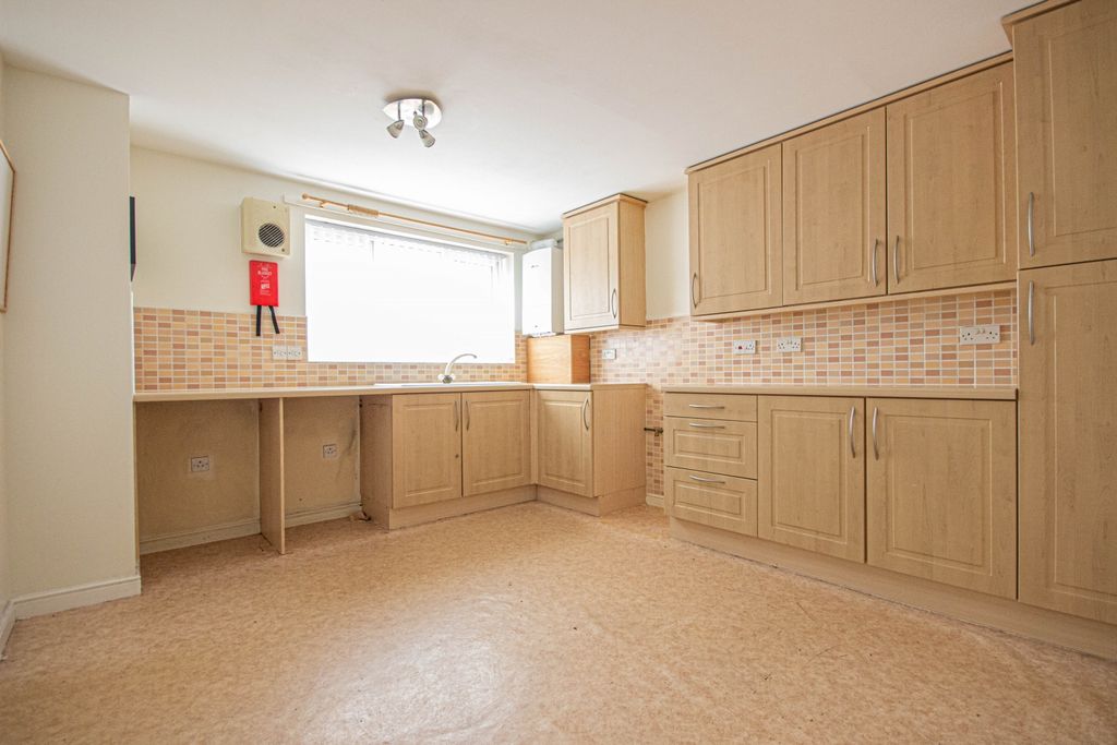 Property photo 3 of 13 4