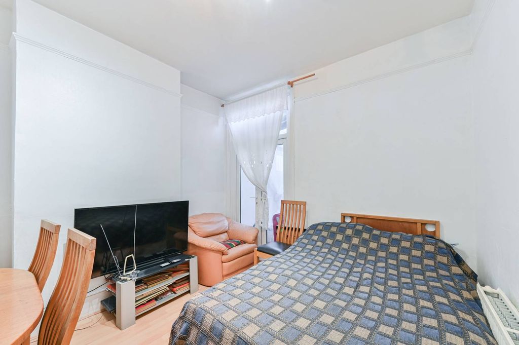 Property photo 3 of 8