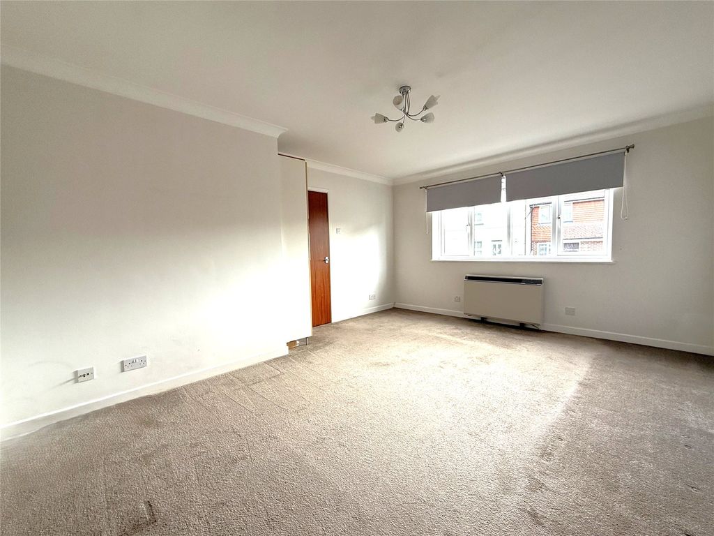 Property photo 2 of 6 Picture No. 17