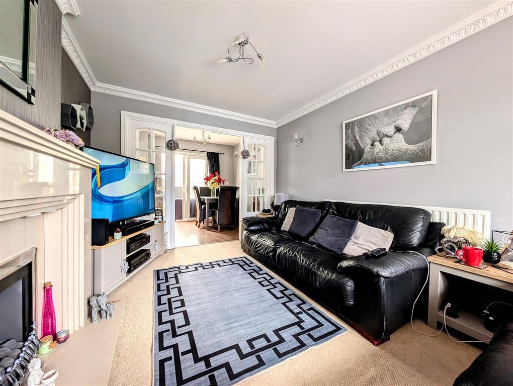 Property photo 3 of 19 Lounge 2.Jpg
