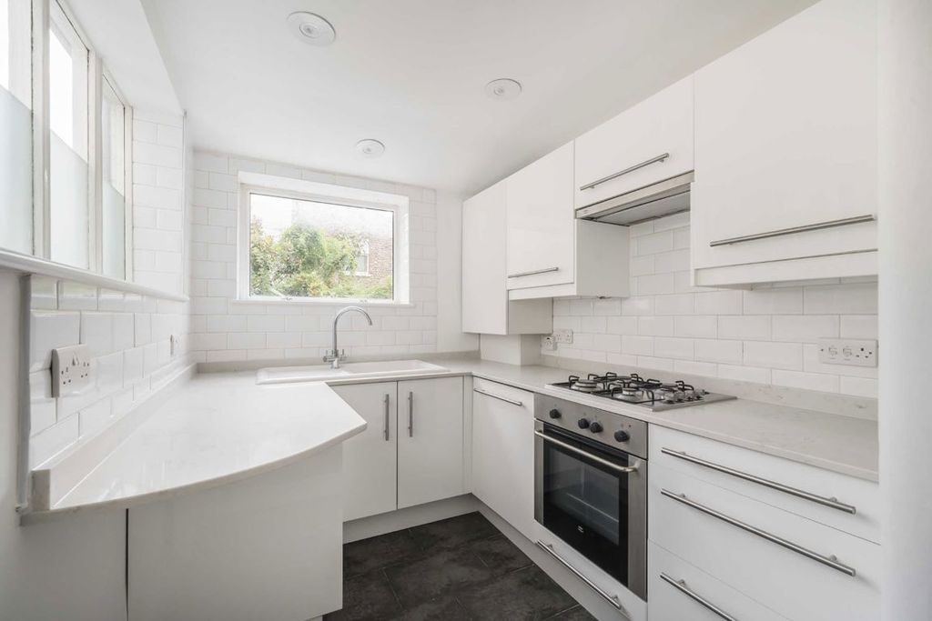 Property photo 2 of 5