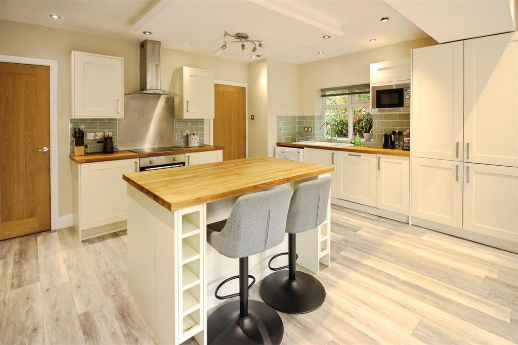 Property photo 3 of 13 Kitchen/Dining Room