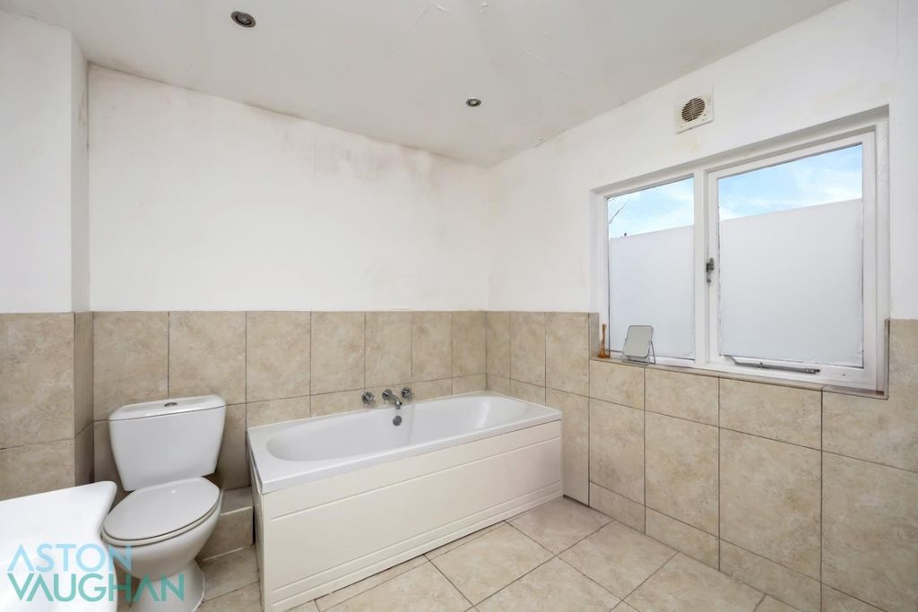 Additional image 10 of 6 bed terraced house to rentClifton Hill, Brighton BN1
