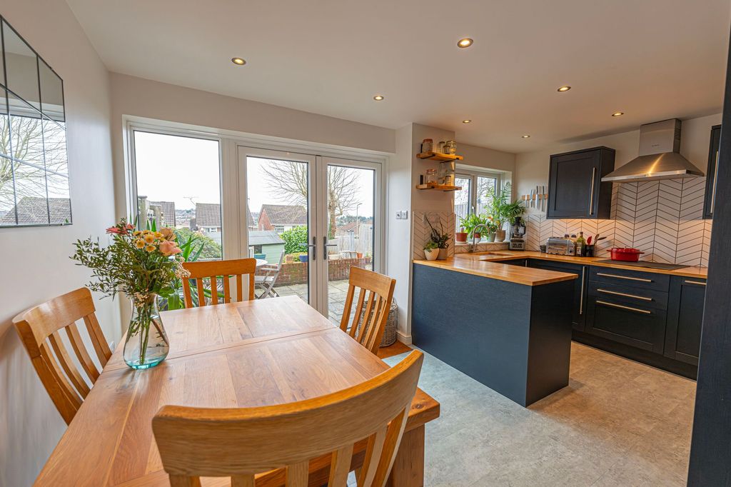 Property photo 2 of 30