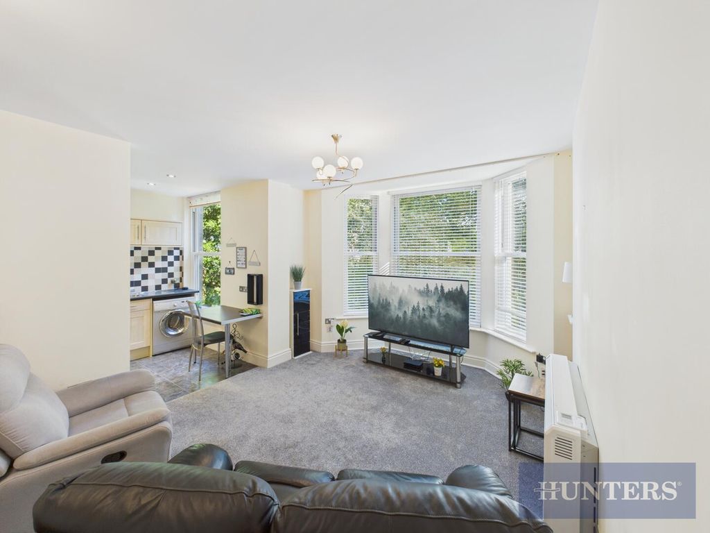 Property photo 3 of 17 Living Room