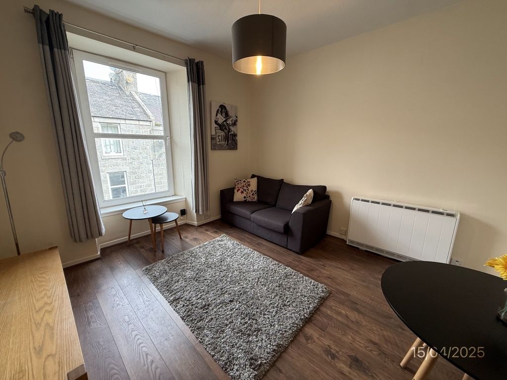 Property photo 1 of 8 Lounge