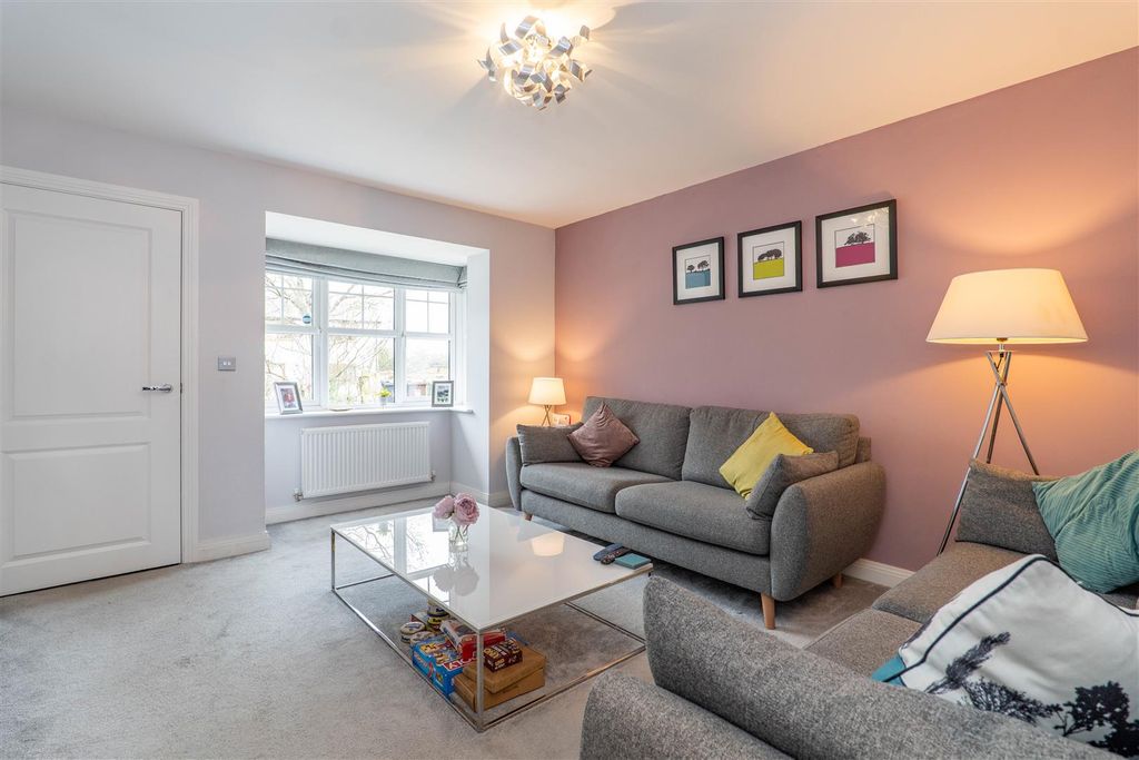 Property photo 2 of 22 Lounge