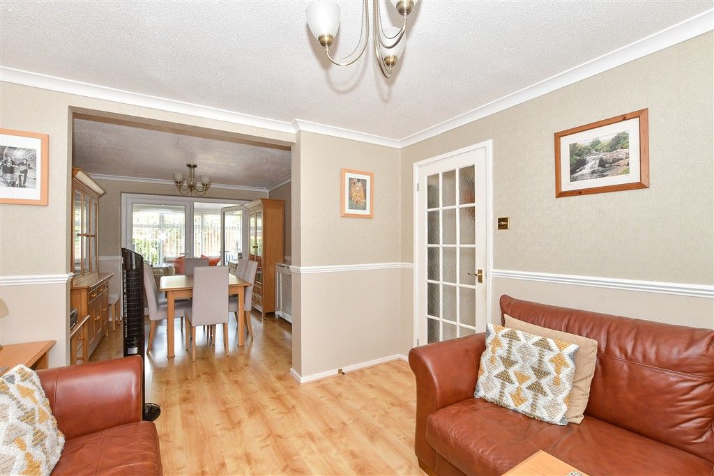 Property photo 3 of 16 Lounge