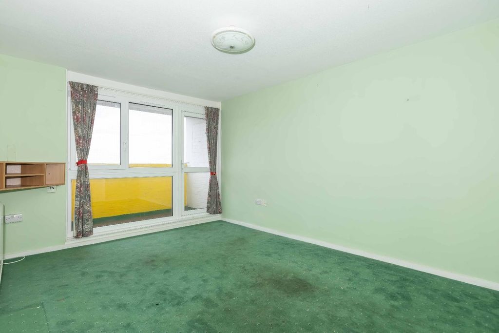 Property photo 2 of 13 Livingstone House_4.Jpg