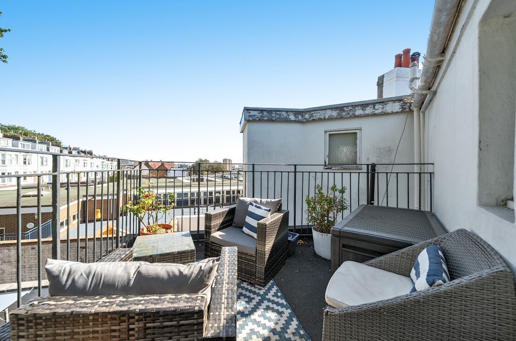 Property photo 3 of 17 37-6A7c4A69B68A7-...