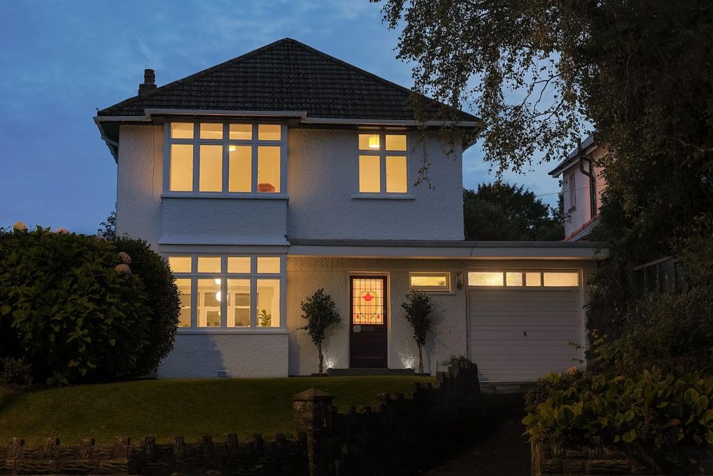 Property photo 2 of 23 79 West Cross Lane - Web (56 Of 56).Jpg