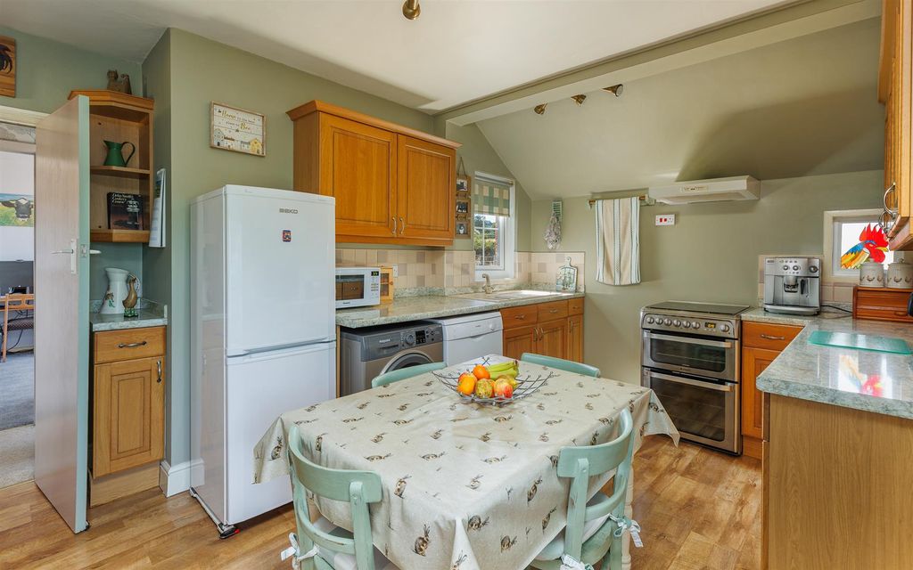 Property photo 3 of 25 Cottage Style Kitchen