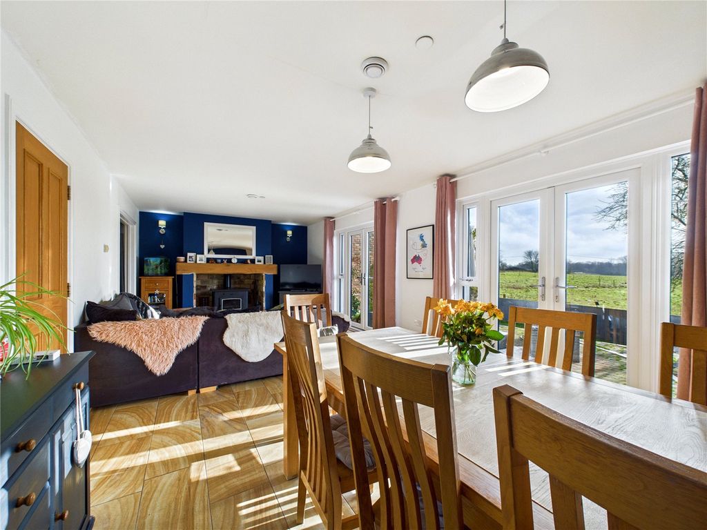 Property photo 2 of 22 Picture No. 16