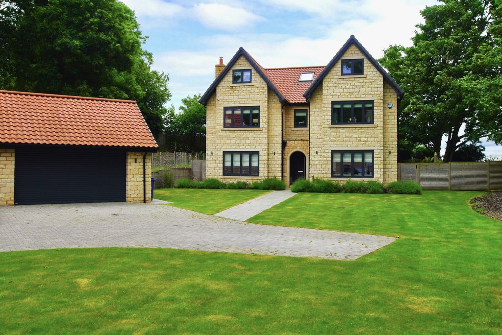 Property photo 2 of 47 44