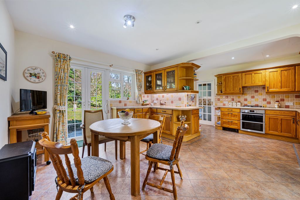 Property photo 3 of 18 Kitchen/Diner