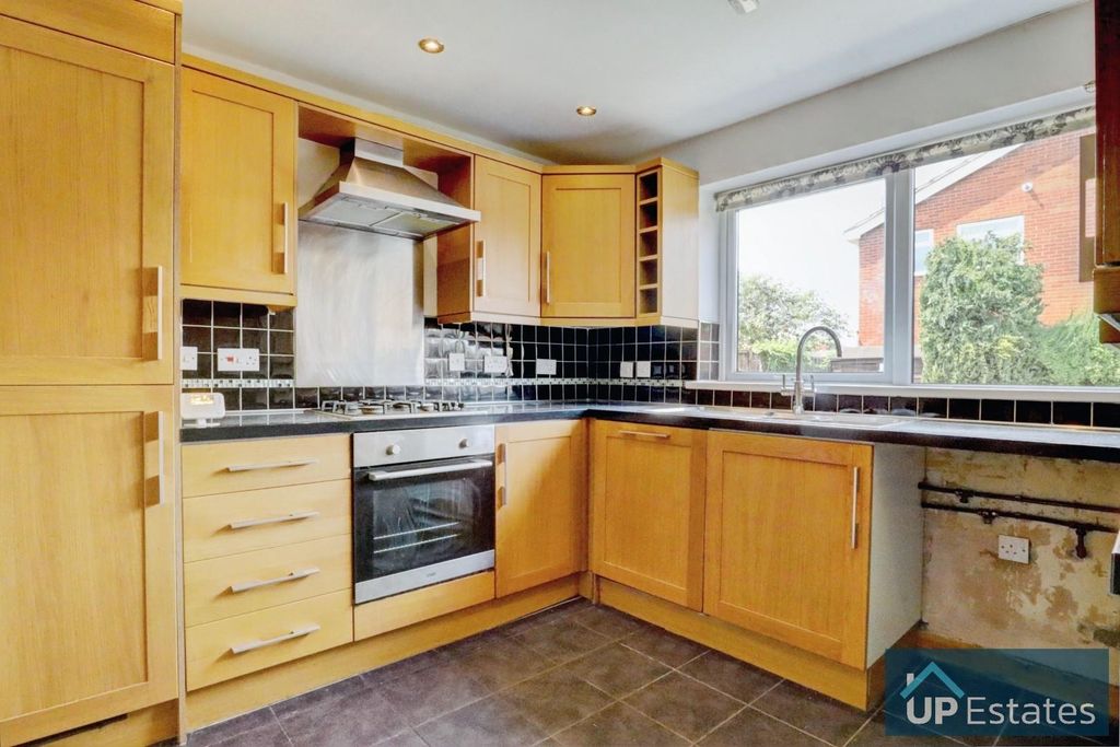 Property photo 2 of 18 Kitchen