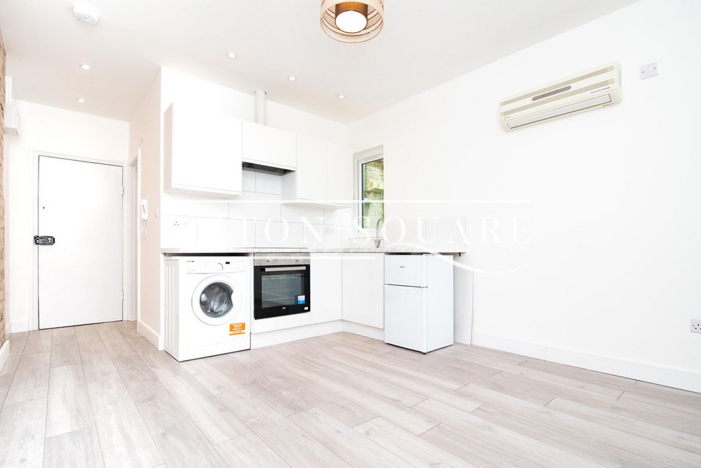 Property photo 1 of 2