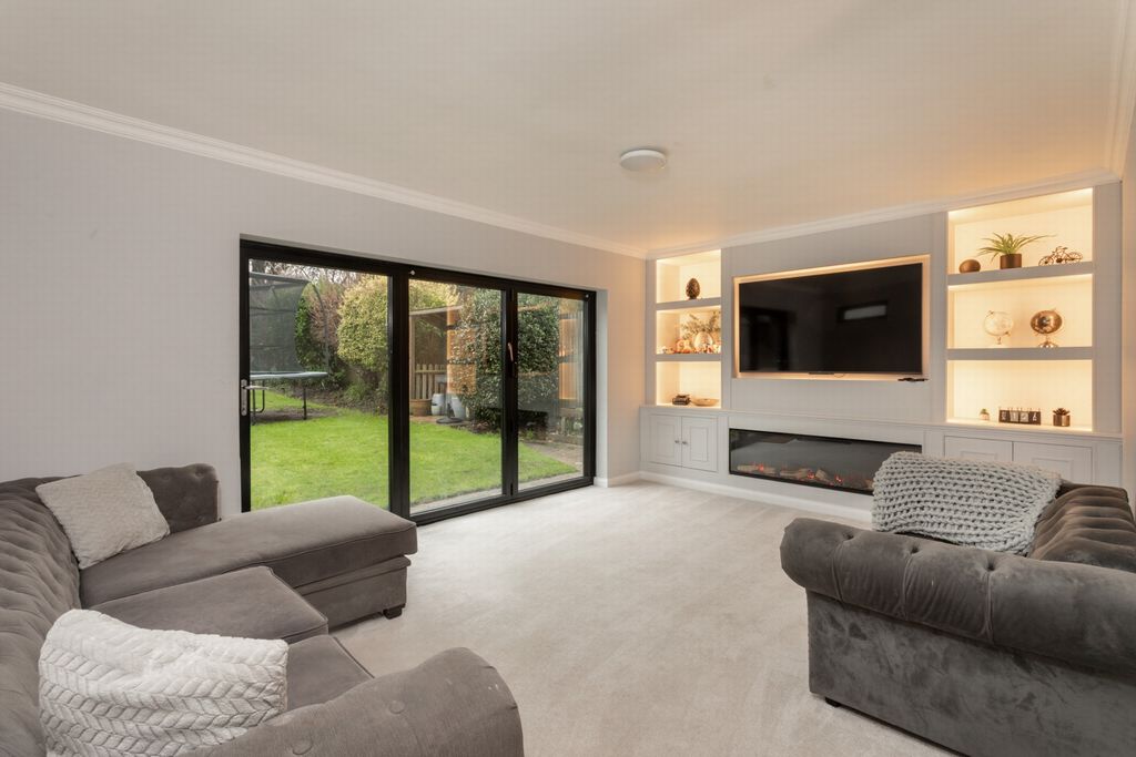 Property photo 3 of 28 Sitting Room