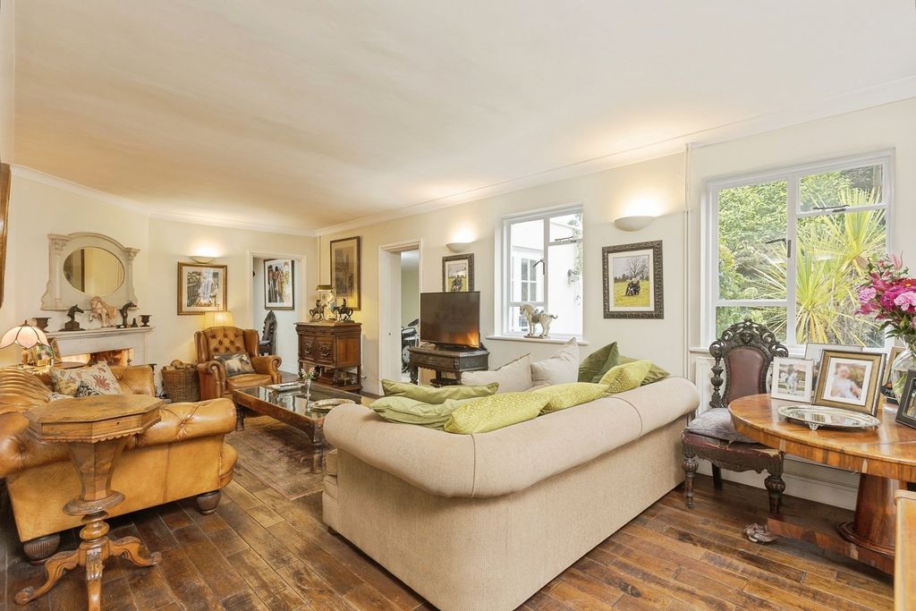 Property photo 3 of 19 Photo