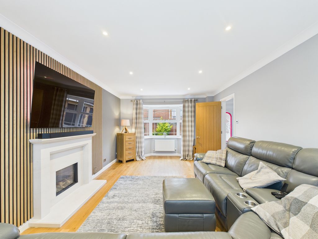 Property photo 3 of 25 Lounge