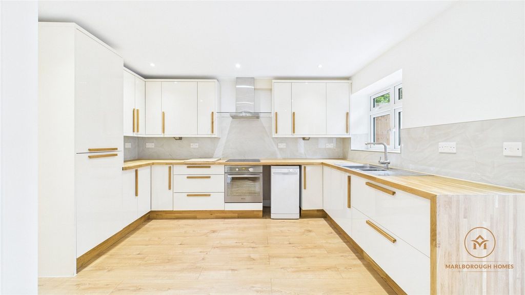 Property photo 2 of 17 Kitchen Diner